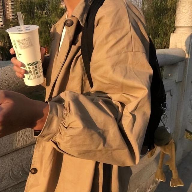 高冷男神必备头像背影小学生，青春满满的孤独感少男头像