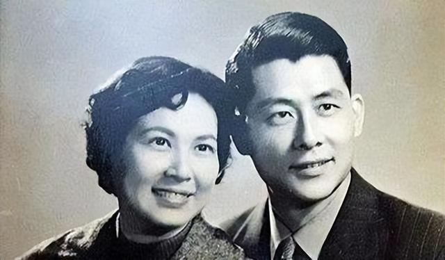 老演员王心刚个人资料，全民偶像无绯闻