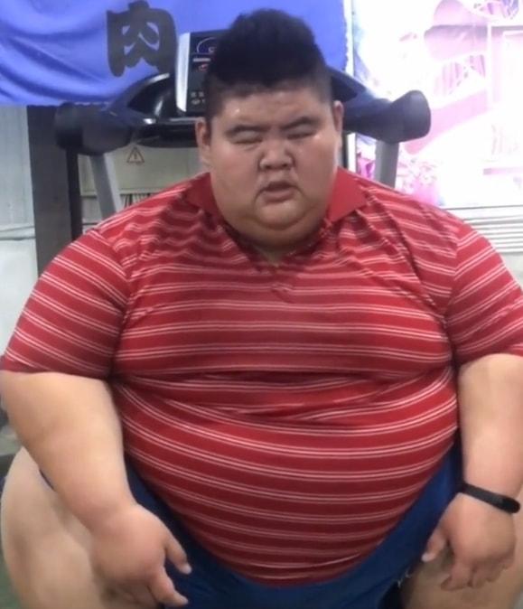 第一肥胖名人(世界上第一个因为肥胖死的人)