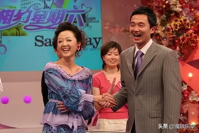 东方卫视主持人翻车事件详情，东方卫视被曝直播事故