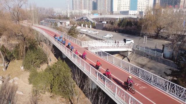 山西汾河公园近况，景区回应山西汾河湿地公园厕所门透明