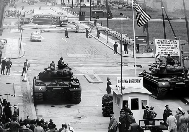 第一次柏林危机，浅谈三大战役和第一次柏林危机（三大战役与柏林危机）