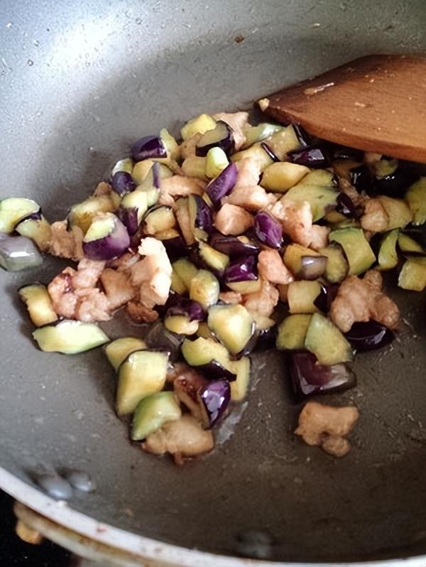 青茄丁打卤面做法，好吃到爆灵魂茄丁打卤面