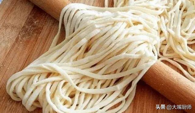 家庭自制手擀面怎么和面，和面别只会加水