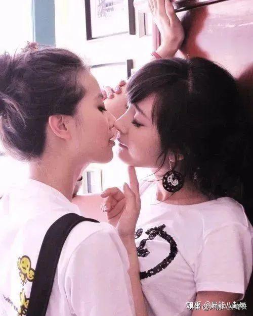 刘诗诗被追问婚礼日期，礼尚往来刘诗诗