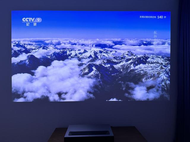 峰米小米激光电视对比评测，万元全色激光电视到底好不好用