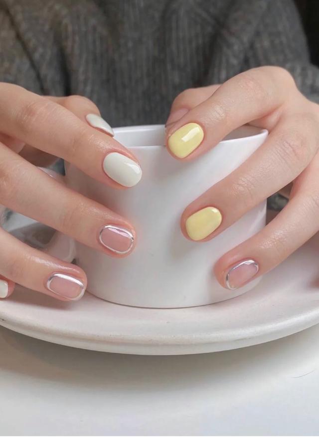 简直太美了非常显手白的一款美甲，20款早春美甲分享