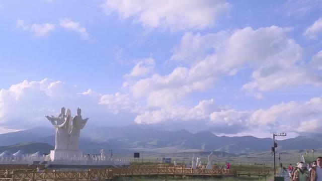 巴音布鲁克天鹅湖，美丽巴音布鲁克大草原欢迎您（天鹅湖出现平流云奇观）