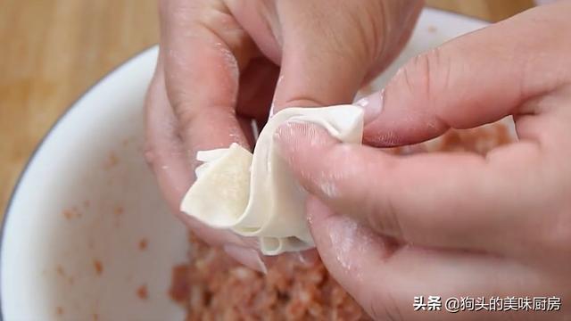 家常馄饨汤怎么调，馄饨汤怎样调制才鲜美（10年店主教你用开水调小馄饨汤）