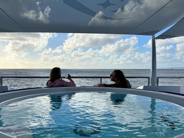 2019年女明星们的红地毯造型，39岁印度国宝级巨星扎丸子头装嫩