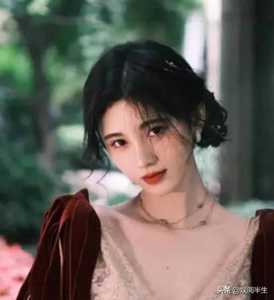 年龄和颜值不成正比的几位明星，明明长得不好看