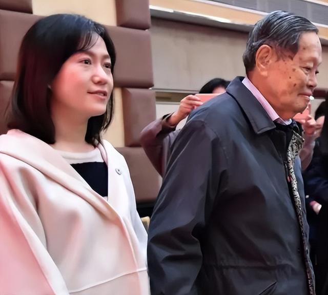 杨振宁和翁帆关系好吗，杨振宁和翁帆携手18年