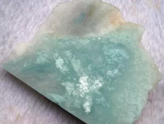 翠玉是翡翠吗，小心这几种带翠