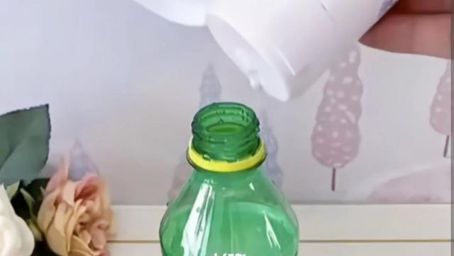 白醋的10个小妙用，把白醋倒在手心一搓