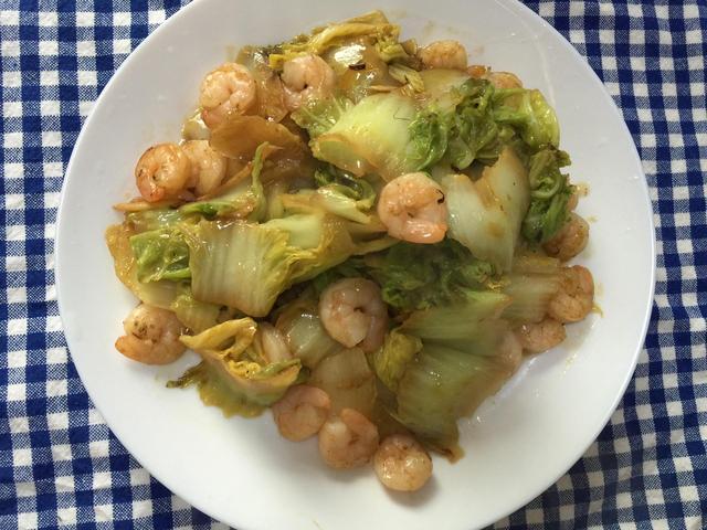 虾仁炒白菜的做法，虾仁圆白菜的做法窍门（虾仁炒白菜）