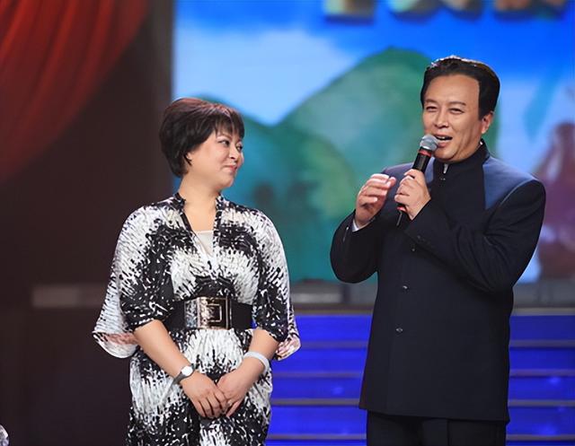 唐国强的妻子是谁，唐国强两段婚姻（唐国强前妻和现任是谁）