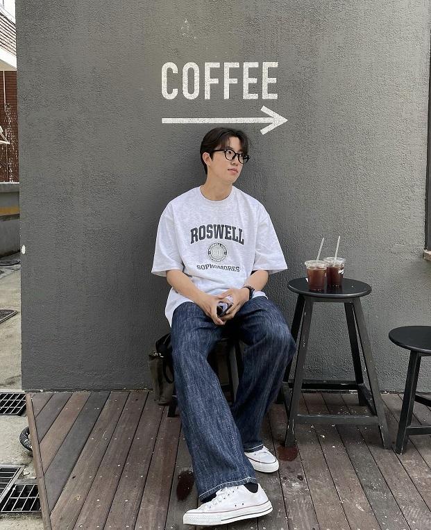 夏天t恤男生穿搭，男生夏日T恤的3种穿搭方法