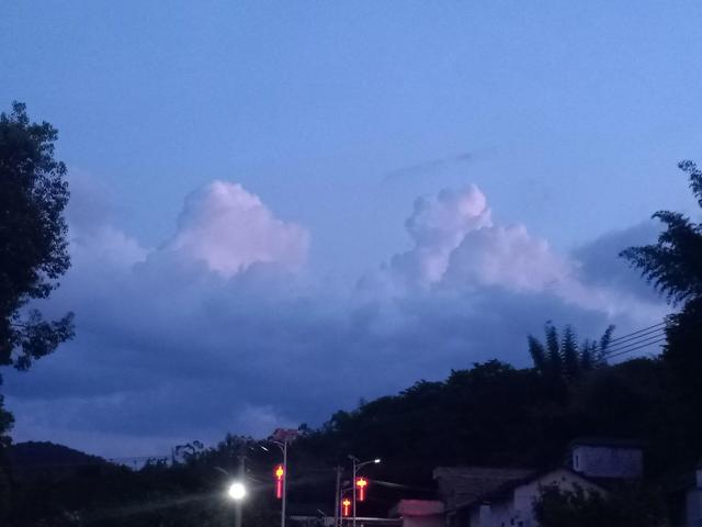 谁的青春不疯狂，谁的青春不疯狂谁的人生不迷茫