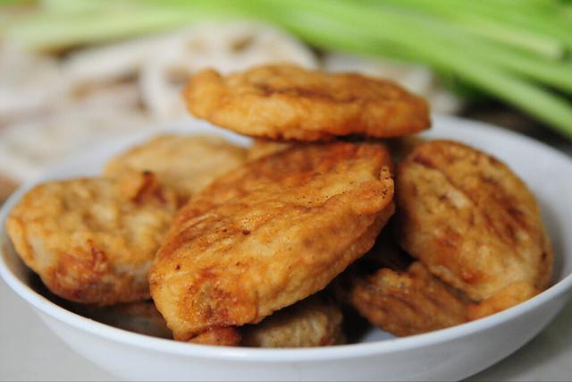 炸藕盒的面糊怎么调，炸藕盒要想酥脆（炸藕盒的面糊怎么调不回软）