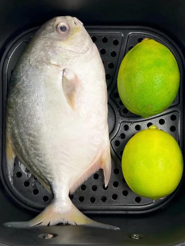 蒜香烤鱼的做法，不辣的蒜香烤鱼做法家庭版（蒜香烤鱼这样做）