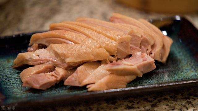 南京盐水鸭怎么吃，南京咸水鸭买回来怎么吃（南京著名的特产）