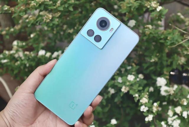 中端手机目前最值得入手的一款，这几款中低端手机不要小瞧