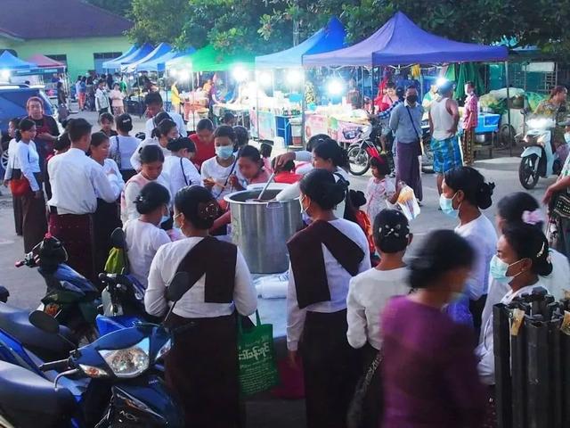 缅甸点灯节完整，实拍缅甸点灯节盛况