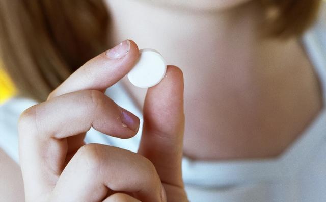 狗狗吐白色泡沫，宠物狗吐了白色泡沫是什么原因呢