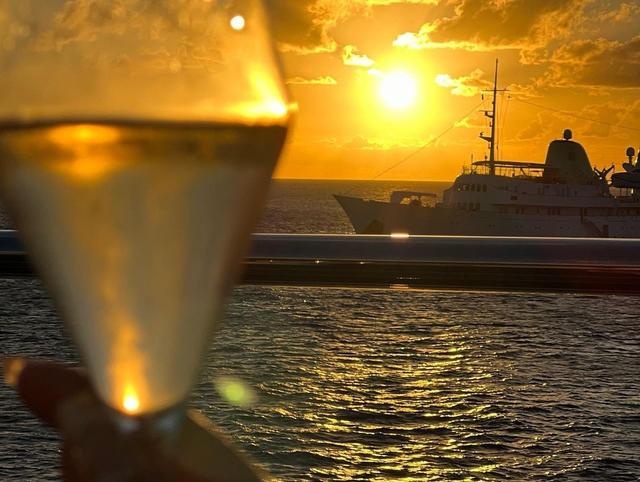 2019年女明星们的红地毯造型，39岁印度国宝级巨星扎丸子头装嫩