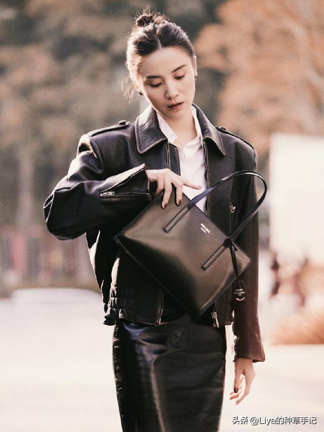 今年流行大包包，今夏最时髦的大包包都在这