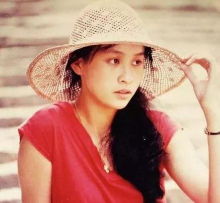 梁朝伟和刘嘉玲，梁朝伟刘嘉玲年轻时合照（酒到浓时香自溢。你为什么嫁我）