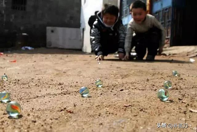 简单又实用的玩具自己做的，这些自己动手做的玩具你都玩过几种