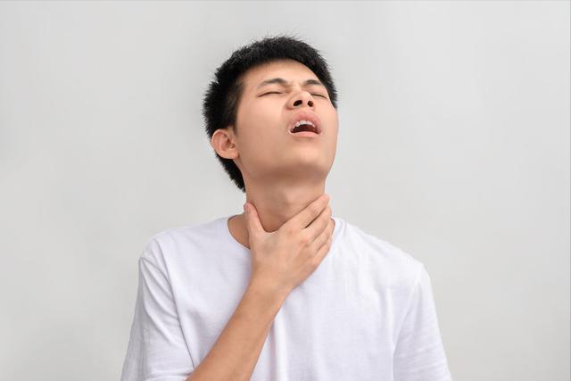白醋为什么可以软化鱼刺，吃醋能软化血管软化鱼刺