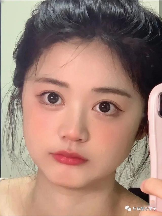 胎毛刘海怎么剪，美丽妆容必备的胎毛刘海教程（胎毛刘海怎么整蓬松）