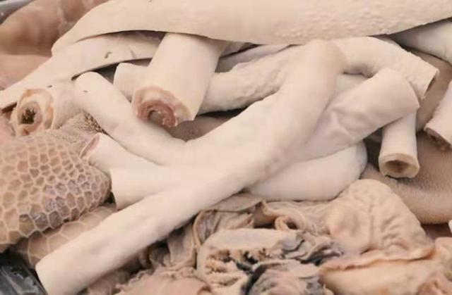 七坊街最好吃的馕，喀什的宝藏路边摊羊肚