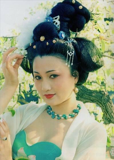 没有整过容的女明星，90年没整过容的女明星（“不老女神”现原形）