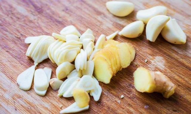 怎样炒猪肝嫩又好吃不腥，炒猪肝鲜嫩不柴有诀窍