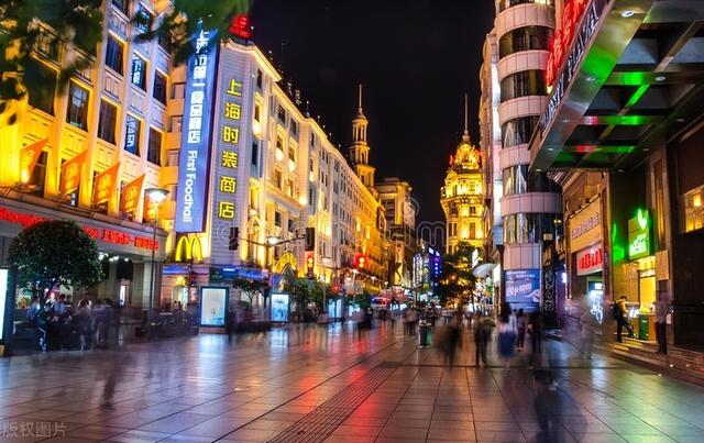 上海最受欢迎的美食，酒酿糟鸡、羌饼、爆鱼……吃着吃着爷叔“金句”频出
