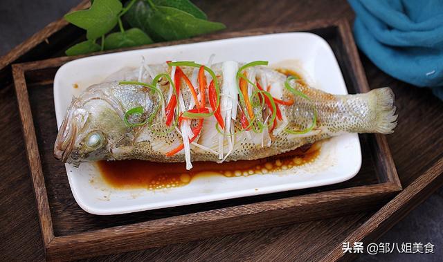清蒸鲈鱼用哪些料好，做清蒸鲈鱼时这2个料不要加