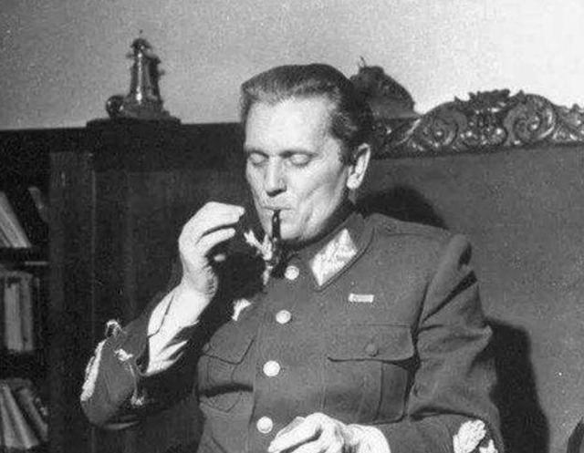 南斯拉夫解体成了哪个国家，解体后一分为七