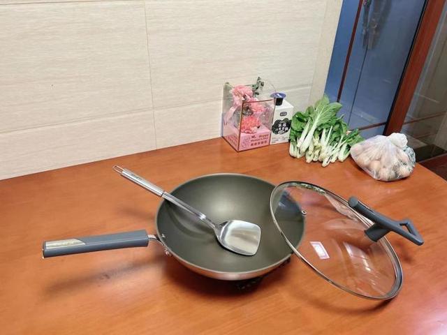 特氟龙不粘涂层，水性特氟龙涂层有毒吗（电饭锅是“害人锅”）