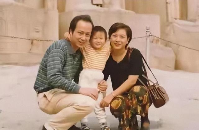 罗京去世讣告，为何墓地却出现怪相