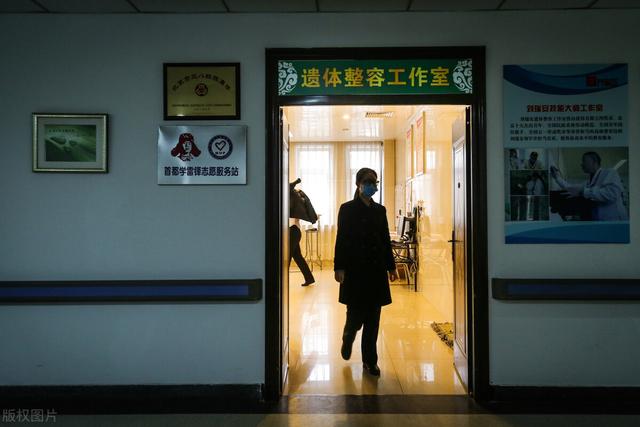 殡仪馆化妆师年薪几百万，美国殡葬师年薪43万