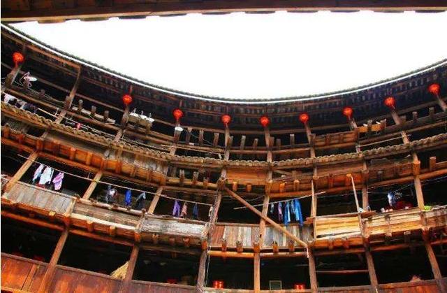 比萨斜塔建筑欣赏，掩藏于九峰十二山的“上海比萨斜塔”