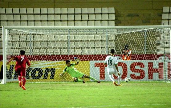 萨达姆的儿子乌代拿老百姓喂狮子，萨达姆长子乌代的魔幻人生