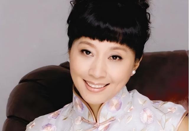 杨紫的前男友现状，杨紫的初恋男友：不蹭热度