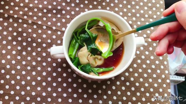 抄手馅怎么调才好吃，不会调馅怎么做出好吃的抄手（抄手馅怎么调才好吃又营养）