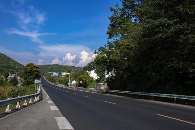 贵州最美的公路介绍，壮美的贵州遵义大发渠特大桥