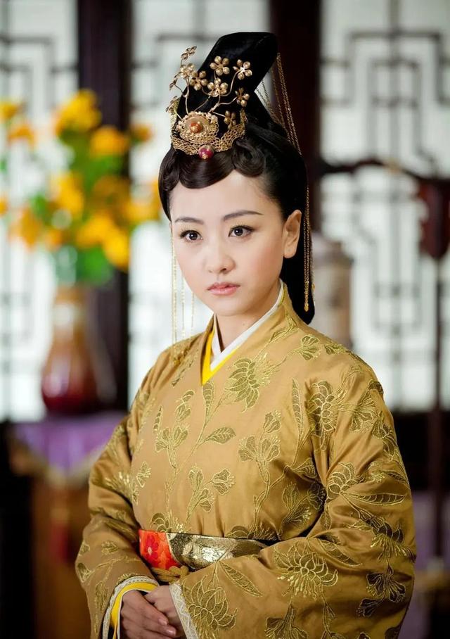 娃娃脸和瓜子脸的区别，为什么有的娃娃脸老了还显年轻