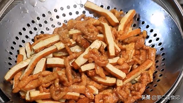 芹菜肉丝香干做法大全，饭店的芹菜香干肉丝做法